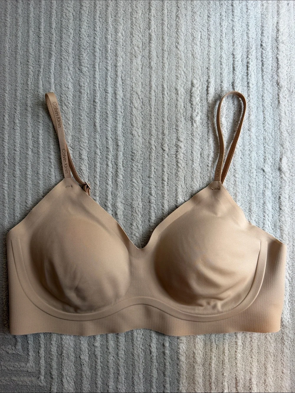 Calvin Klein Seamless Nude T-Shirt Bra - Comfortable Everyday Support - Medium